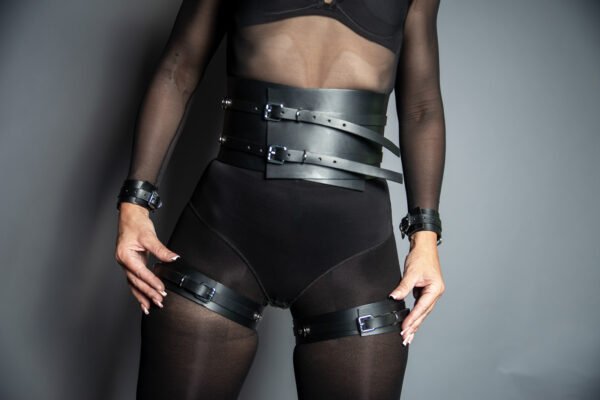 Black-corset-belt